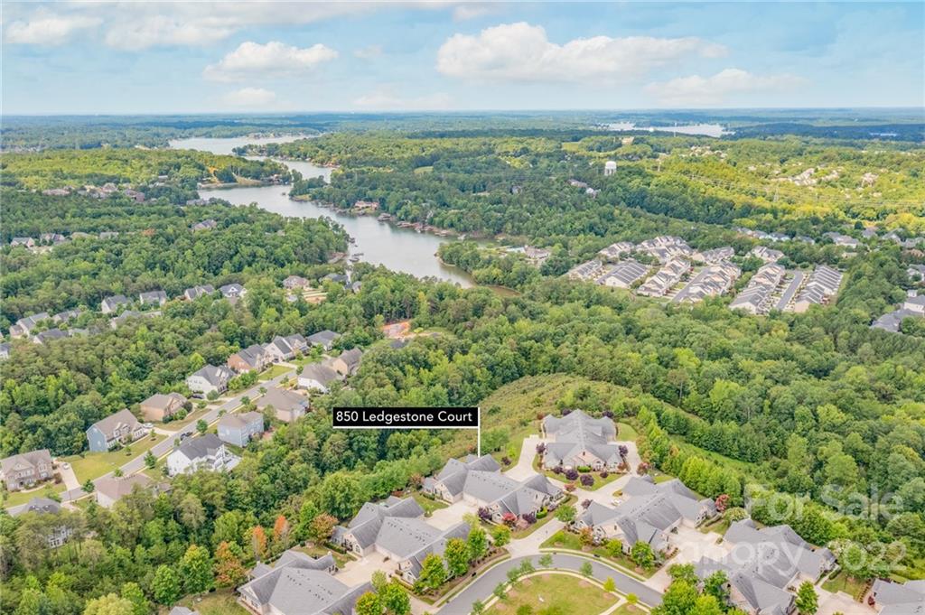 850 Ledgestone Court Tega Cay, SC 29708 - Photo 32 of 33 Gallery Image 32