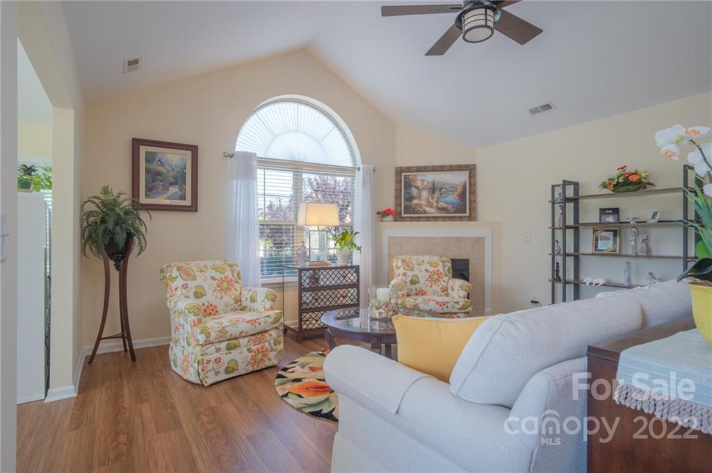 850 Ledgestone Court Tega Cay, SC 29708 - Photo 8 of 33 Gallery Image 8