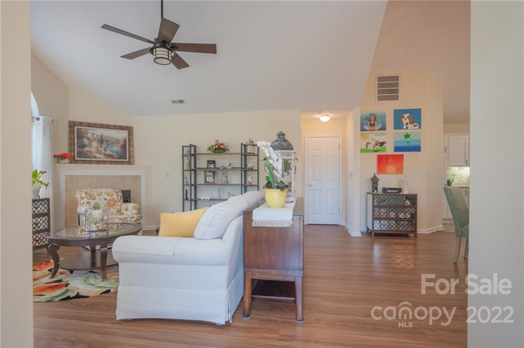 850 Ledgestone Court Tega Cay, SC 29708 - Photo 10 of 33 Gallery Image 10