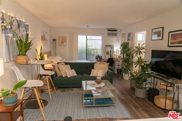 $1,875 | 5418 Hermitage Avenue, Unit 103, Los Angeles, CA 91607