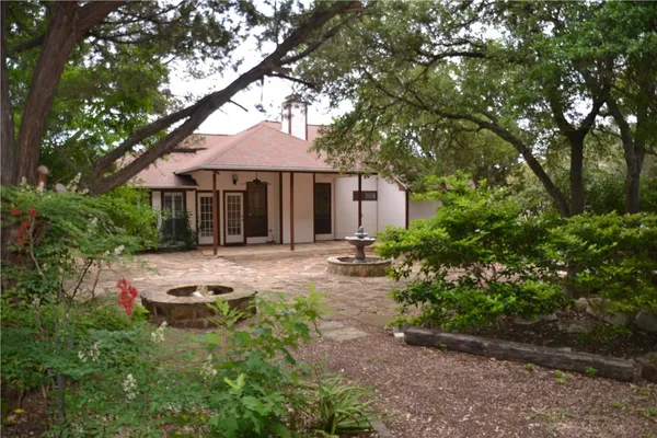 $2,800 | 611 Rolling Green Drive, Lakeway, TX 78734