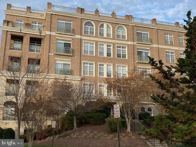 $2,500 | 820 Belmont Bay Drive, Unit 301, Woodbridge, VA 22191