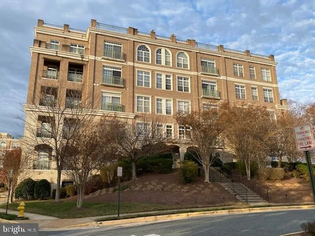 $2,500 | 820 Belmont Bay Drive, Unit 301, Woodbridge, VA 22191