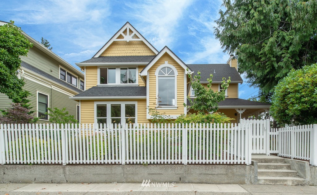 560 North 76th Street Seattle, WA 98103 - Photo 2 of 37 a front view of a house