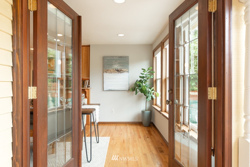 560 North 76th Street Seattle, WA 98103 - Photo 20 of 37 a view of an entryway