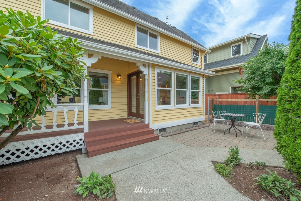 560 North 76th Street Seattle, WA 98103 - Photo 33 of 37 a house with potted plants in front of it