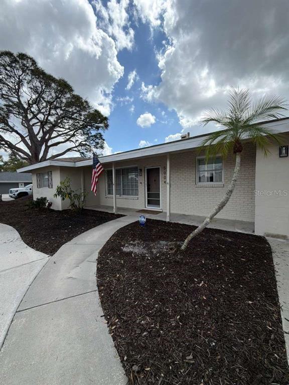 5004 Medalist Road Sarasota, FL 34243 - Photo 4 of 42
