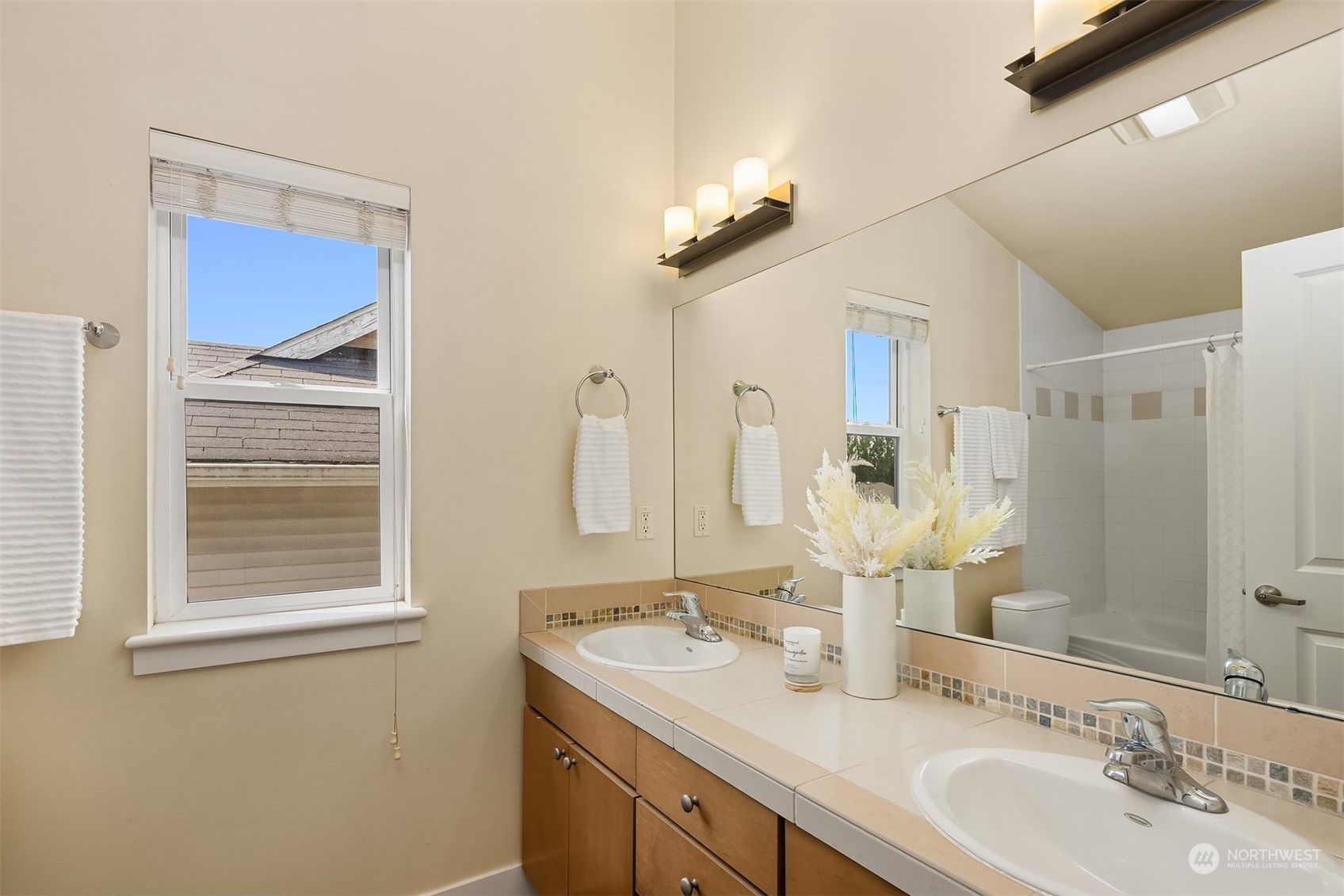 1144 North 93rd Street, Unit A Seattle, WA 98103 - Photo 14 of 22 Gallery Image 14