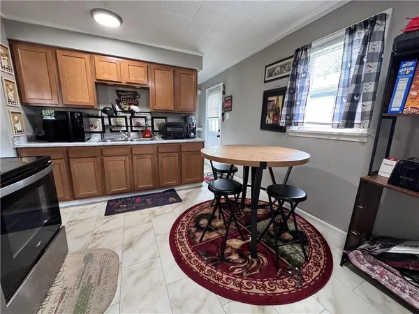 $76,000 | 843 Stambaugh Avenue, Sharon, PA 16146