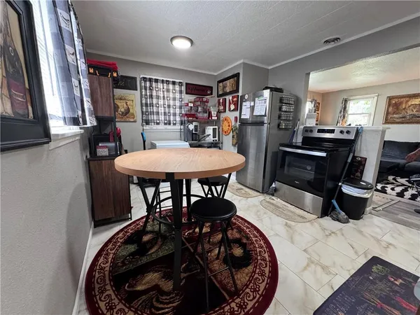 $76,000 | 843 Stambaugh Avenue, Sharon, PA 16146