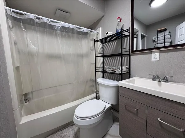 $76,000 | 843 Stambaugh Avenue, Sharon, PA 16146