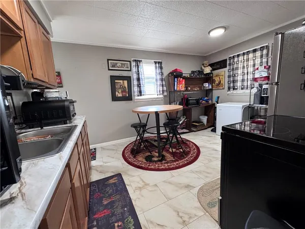 $76,000 | 843 Stambaugh Avenue, Sharon, PA 16146