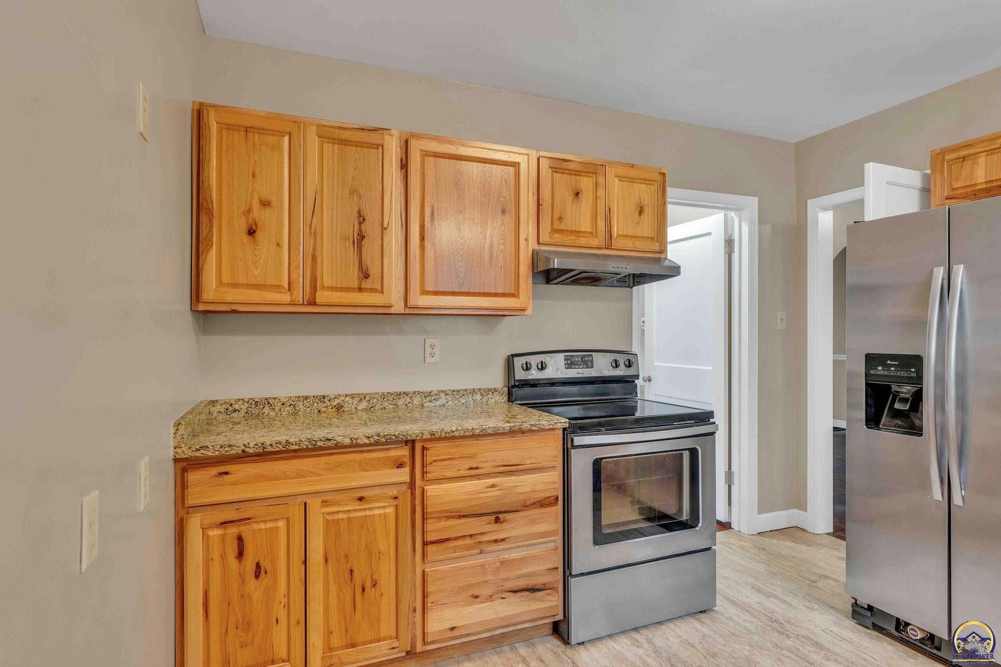 2212 Southwest Burnett Road Topeka, KS 66614 - Photo 13 of 37