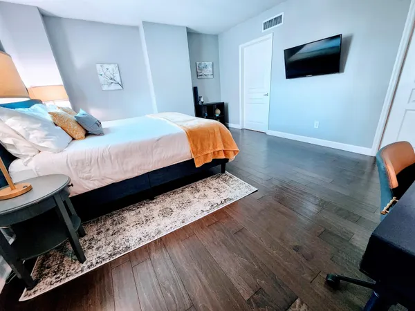 $299,000 | 300 South Duval Street, Unit 812, Tallahassee, FL 32301