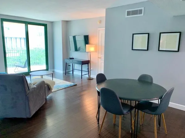 $299,000 | 300 South Duval Street, Unit 812, Tallahassee, FL 32301