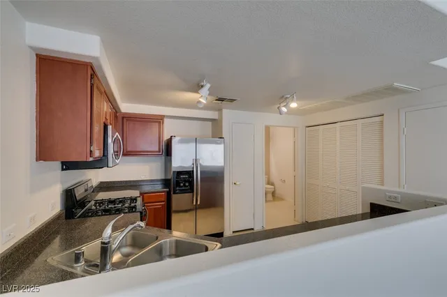 $1,400 | 10245 South Maryland Parkway, Unit 133, Las Vegas, NV 89183