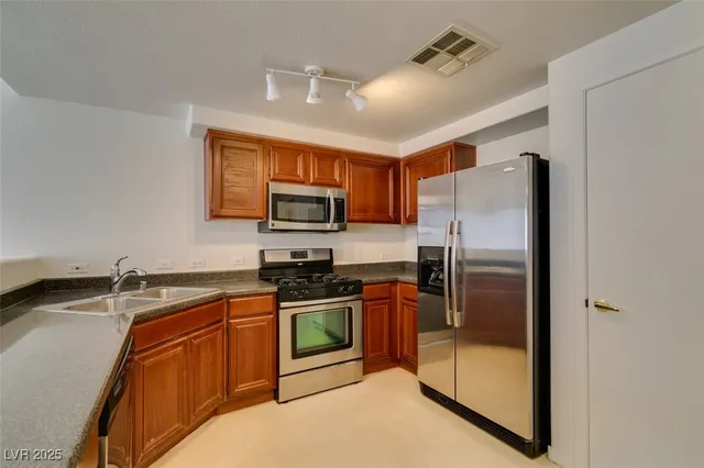 $1,400 | 10245 South Maryland Parkway, Unit 133, Las Vegas, NV 89183