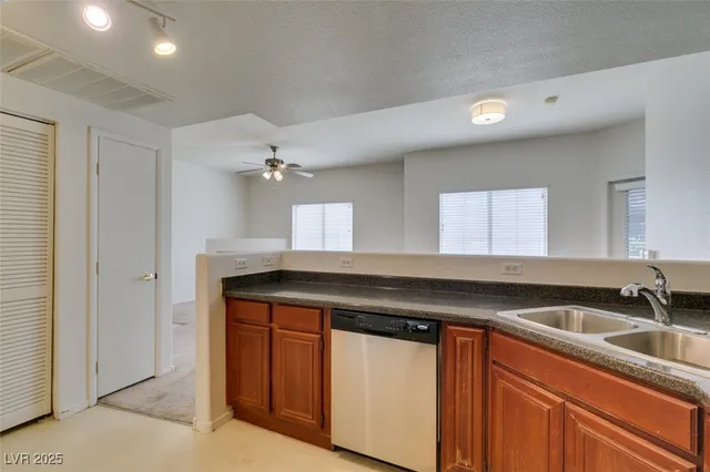 $1,400 | 10245 South Maryland Parkway, Unit 133, Las Vegas, NV 89183