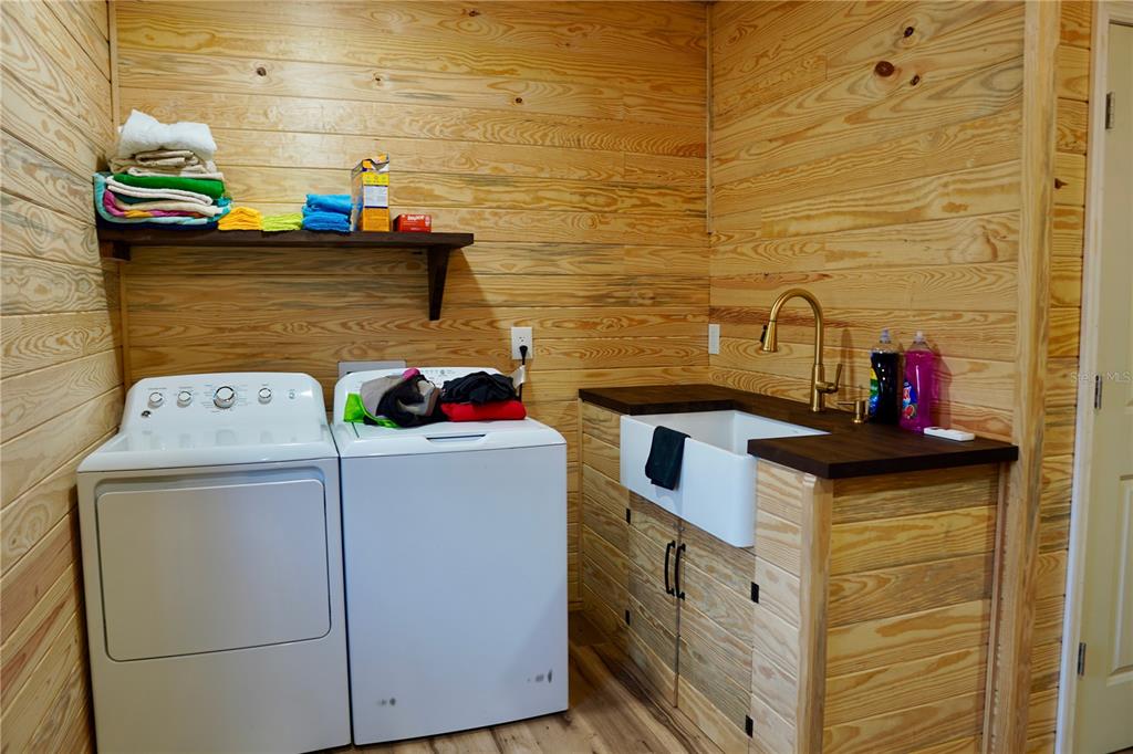 12895 Northwest Gainesville Road Reddick, FL 32686 - Photo 37 of 51 a utility room with dryer and washer