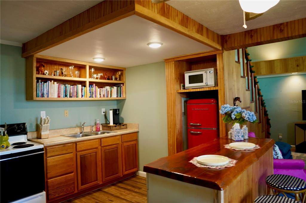 12895 Northwest Gainesville Road Reddick, FL 32686 - Photo 45 of 51 a kitchen that has a table and a chair in it