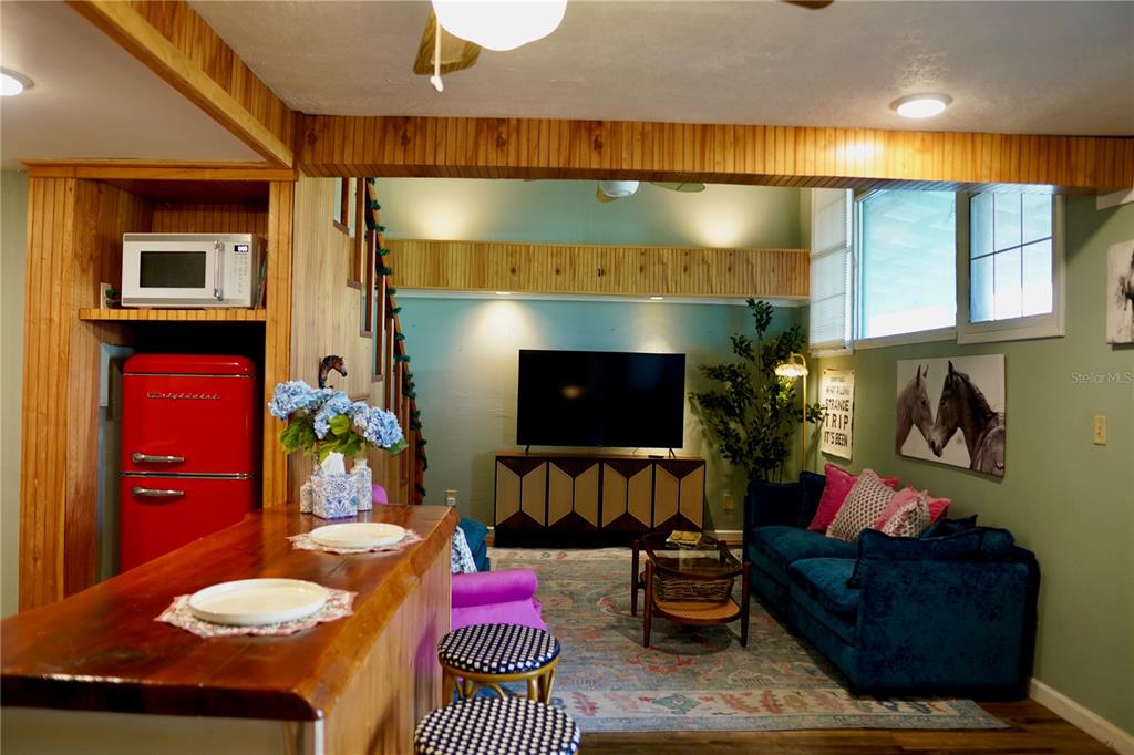 12895 Northwest Gainesville Road Reddick, FL 32686 - Photo 46 of 51 a living room with furniture and a flat screen tv