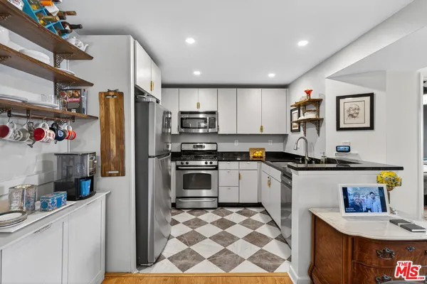 $3,695 | 8300 Manitoba Street, Unit 314, Playa del Rey, CA 90293