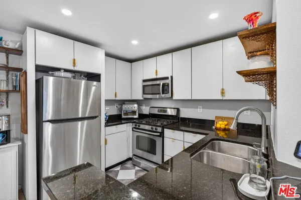 $3,695 | 8300 Manitoba Street, Unit 314, Playa del Rey, CA 90293