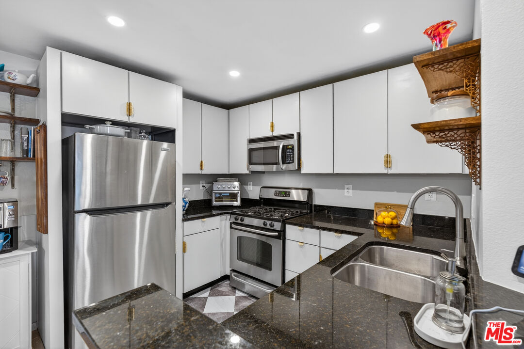 8300 Manitoba Street, Unit 314 Playa del Rey, CA 90293 - Photo 8 of 23