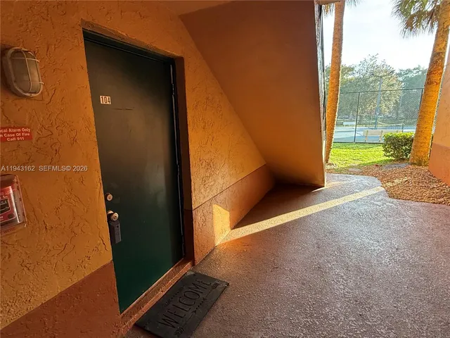 $2,050 | 10773 Cleary Boulevard, Unit 104, Plantation, FL 33324