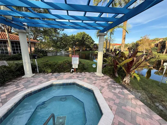 $2,050 | 10773 Cleary Boulevard, Unit 104, Plantation, FL 33324