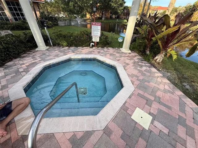 $2,050 | 10773 Cleary Boulevard, Unit 104, Plantation, FL 33324
