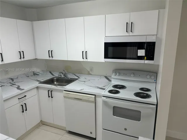 $2,050 | 10773 Cleary Boulevard, Unit 104, Plantation, FL 33324