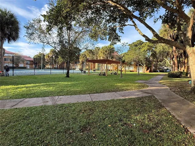 $2,050 | 10773 Cleary Boulevard, Unit 104, Plantation, FL 33324