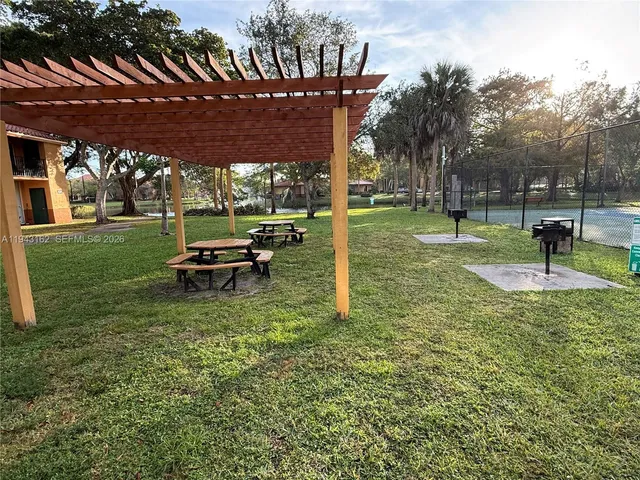 $2,050 | 10773 Cleary Boulevard, Unit 104, Plantation, FL 33324