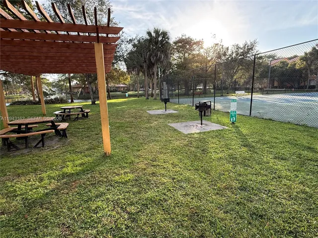 $2,050 | 10773 Cleary Boulevard, Unit 104, Plantation, FL 33324