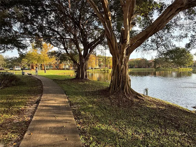 $2,050 | 10773 Cleary Boulevard, Unit 104, Plantation, FL 33324