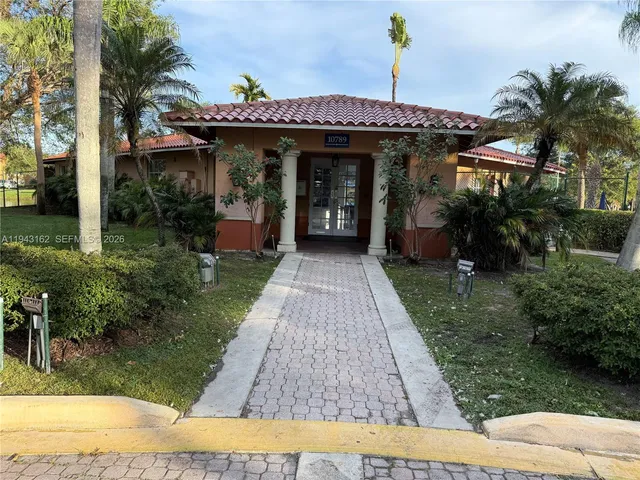 $2,050 | 10773 Cleary Boulevard, Unit 104, Plantation, FL 33324