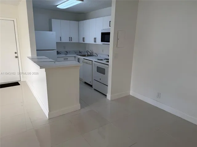 $2,050 | 10773 Cleary Boulevard, Unit 104, Plantation, FL 33324