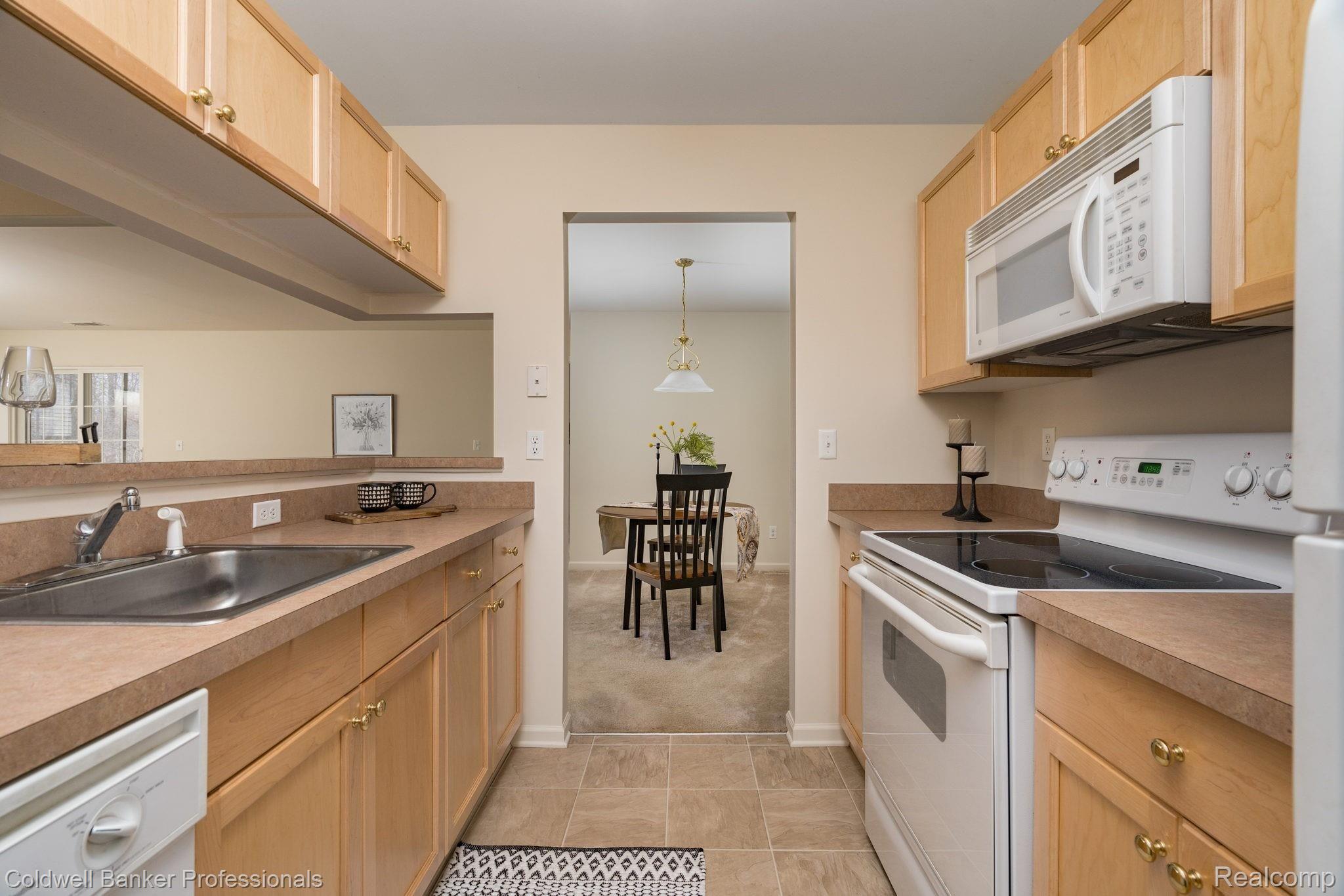 3639 Tremonte Circle South Rochester, MI 48306 - Photo 14 of 27 Gallery Kitchen