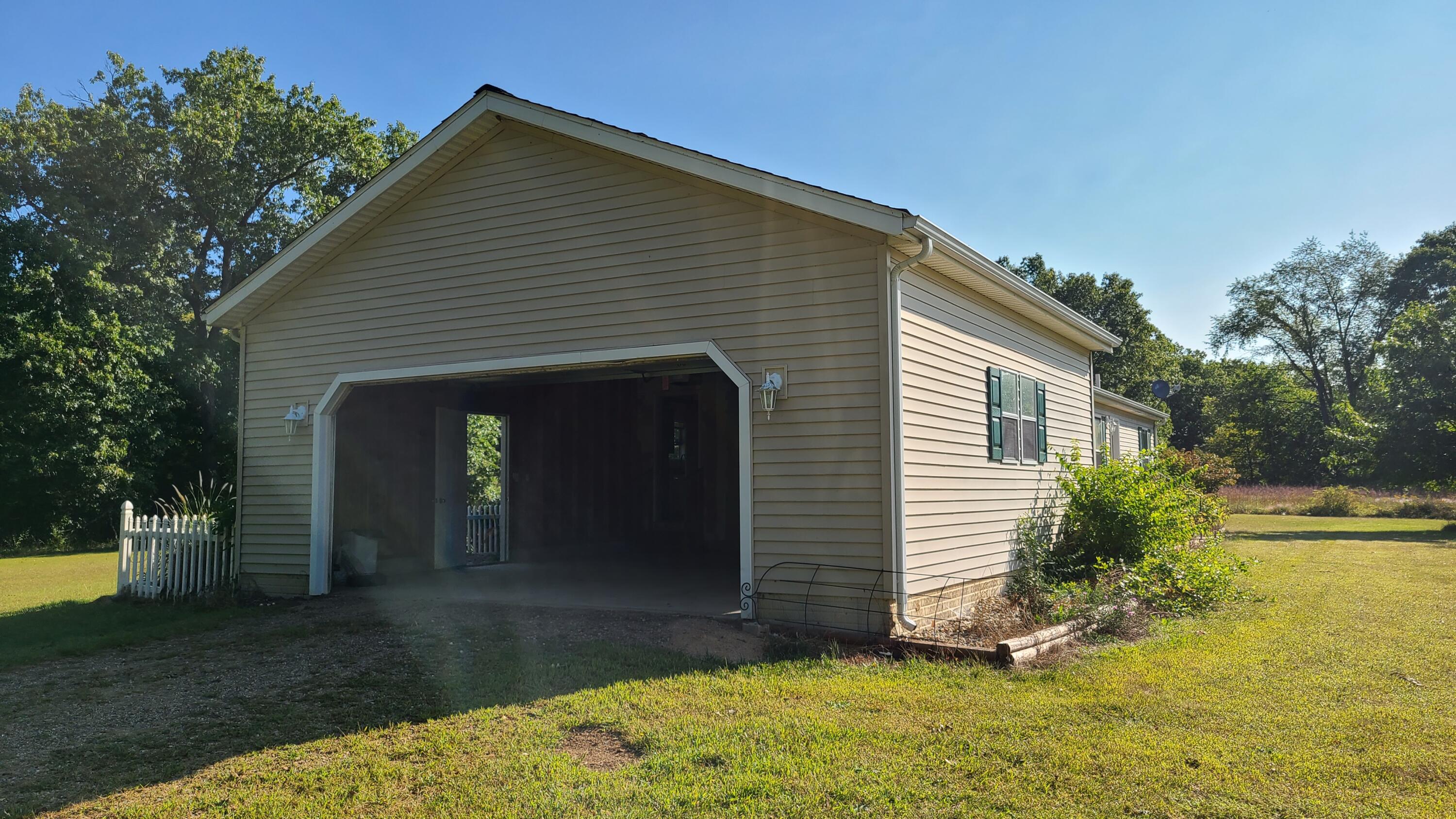 55443 Baer Road Mendon, MI 49072 - Photo 3 of 22 20210910_101626