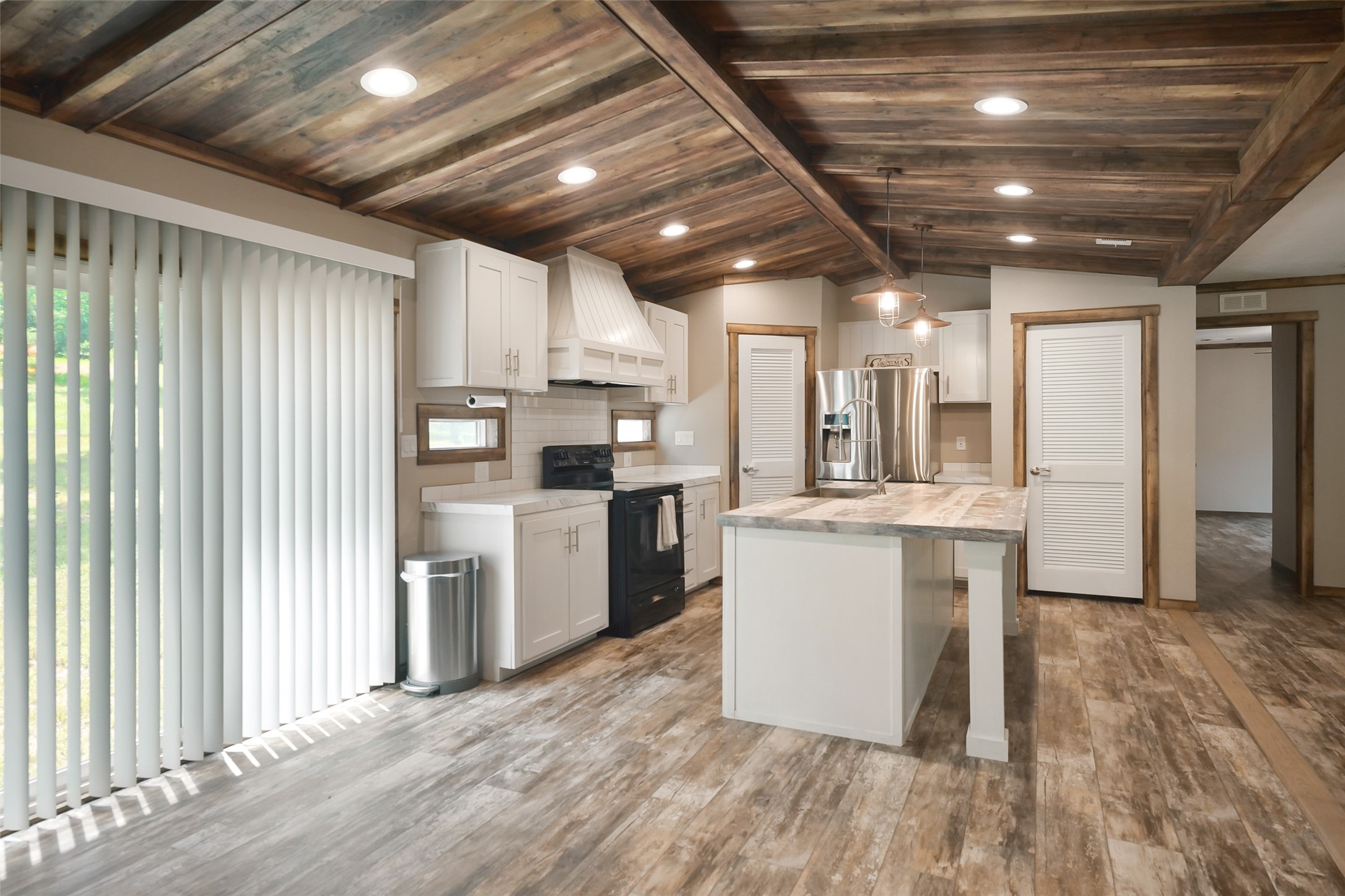 577 Winding River Road South Oakhurst, TX 77359 - Photo 7 of 44