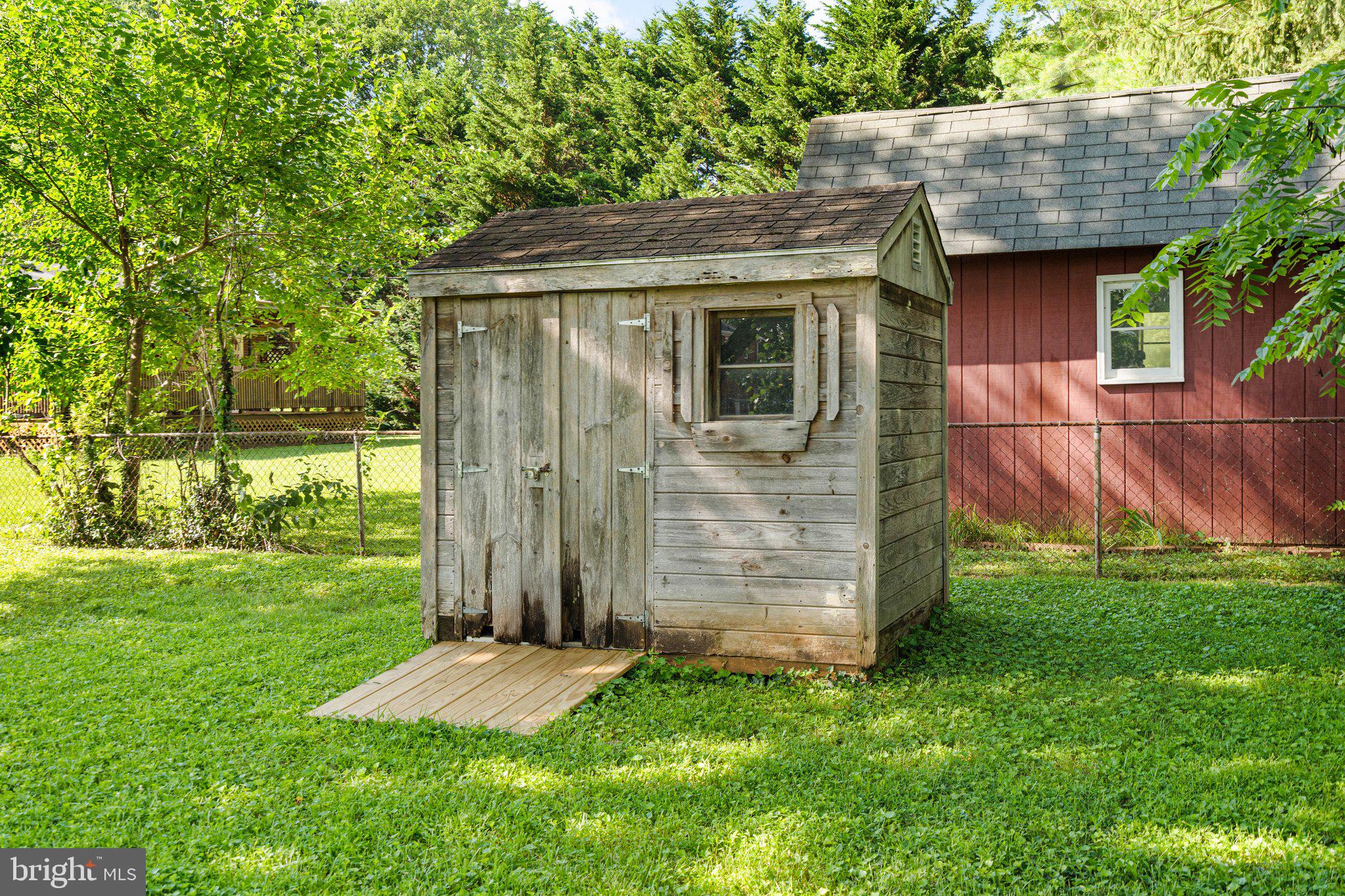 131 Moser Road Warrenton, VA 20186 - Photo 29 of 31 Shed with character.