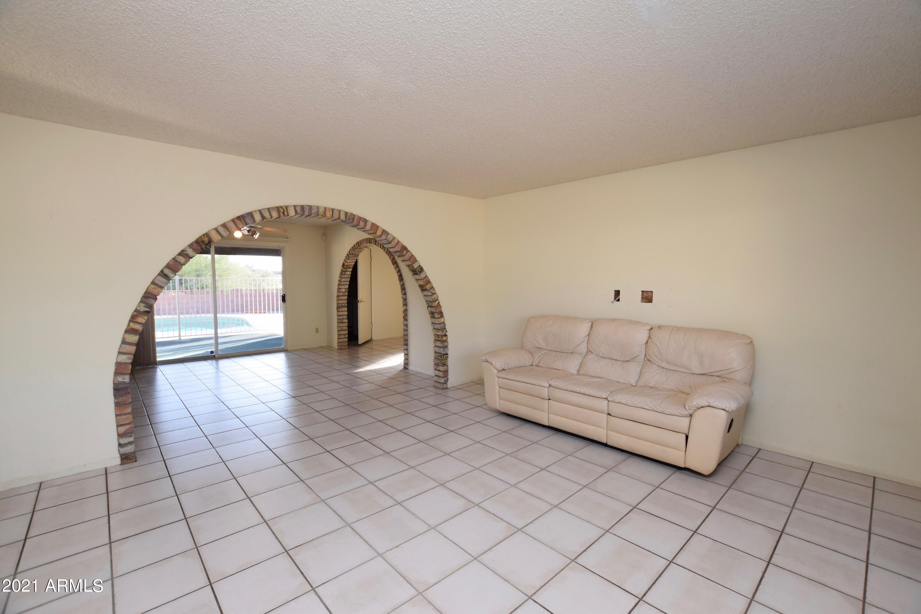 2509 East Ocotillo Road Phoenix, AZ 85016 - Photo 6 of 19 Living Room