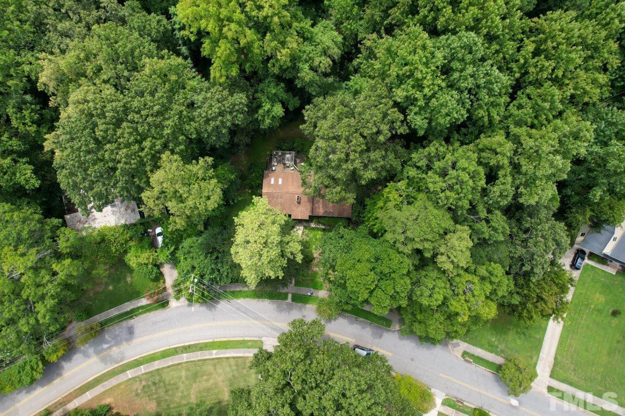 300 Dartmouth Road Raleigh, NC 27609 - Photo 2 of 52