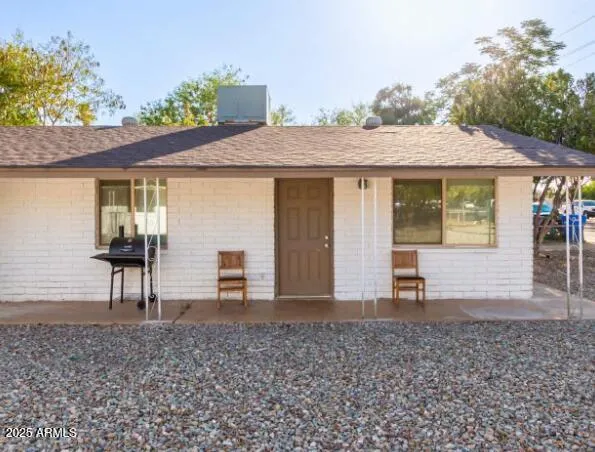 a view of a house with a backyard