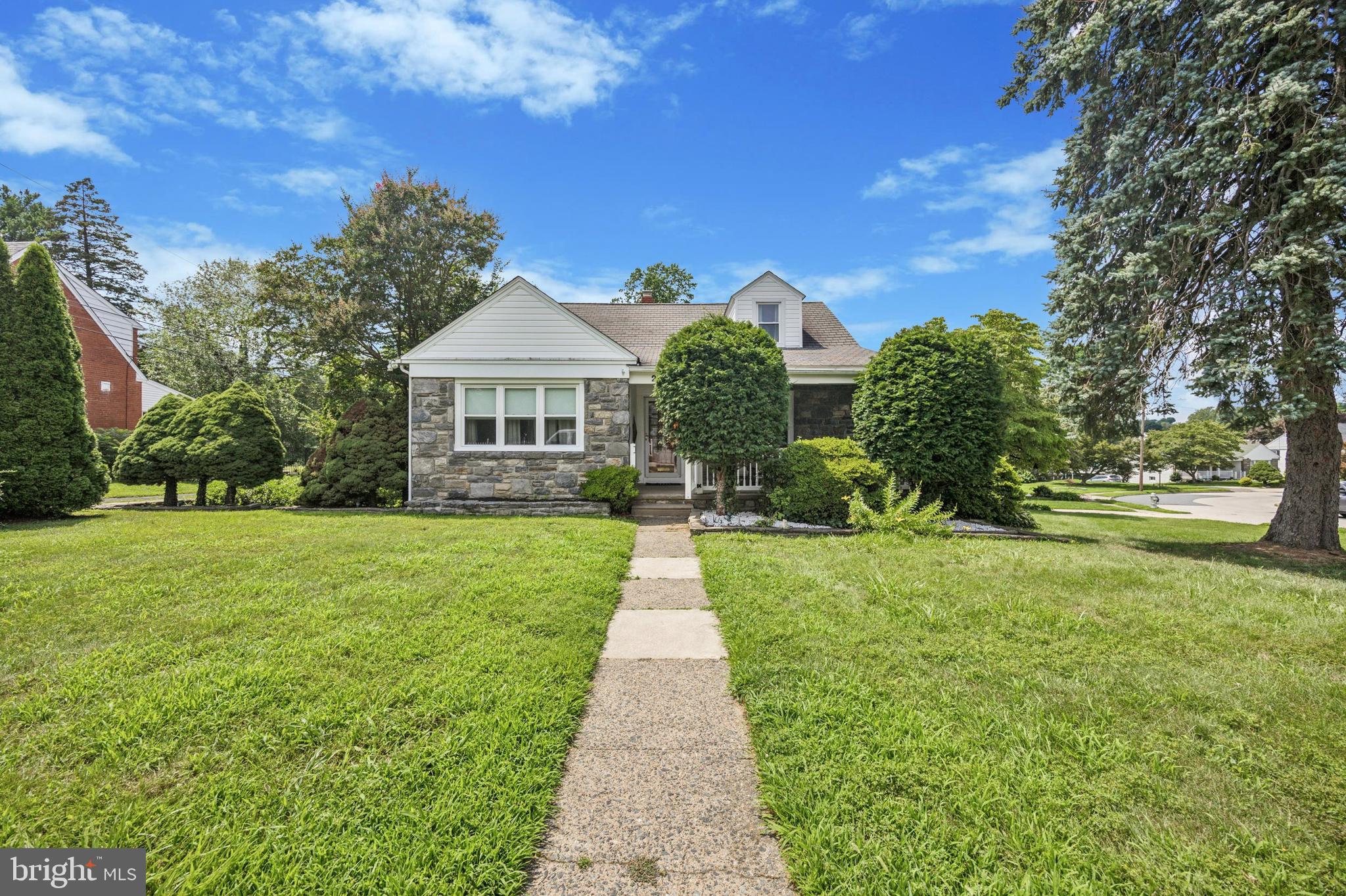264 Hawthorne Road Morton, PA 19070 - Photo 1 of 32 Stone Exterior