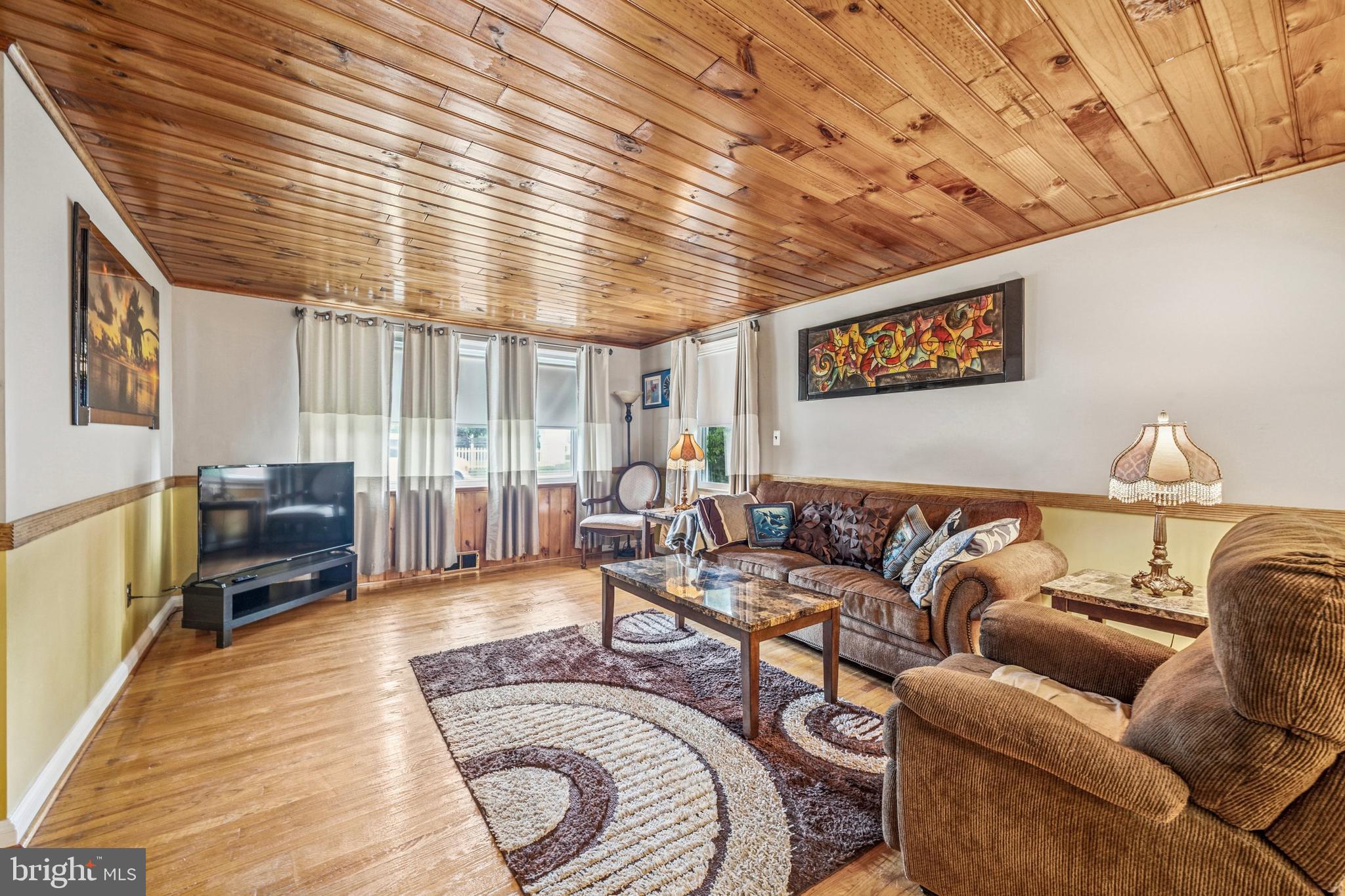 264 Hawthorne Road Morton, PA 19070 - Photo 4 of 32 Living Room Defined By Wood Accent Ceiling