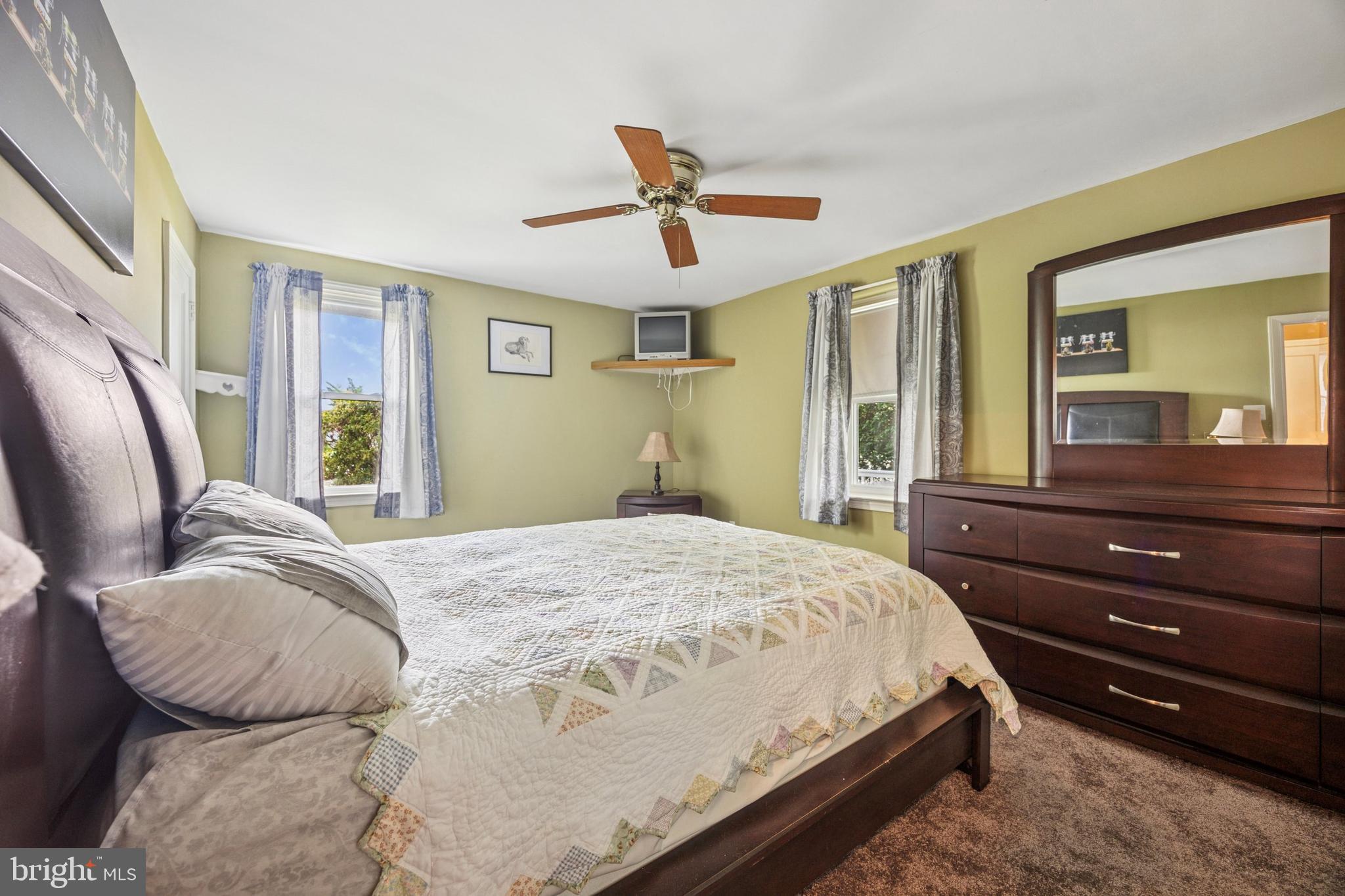 264 Hawthorne Road Morton, PA 19070 - Photo 10 of 32 Main Floor Bedroom w/Newer Carpeting