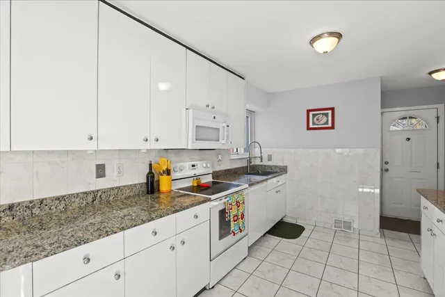 $2,300 | 29945 Everett Street, Southfield, MI 48076