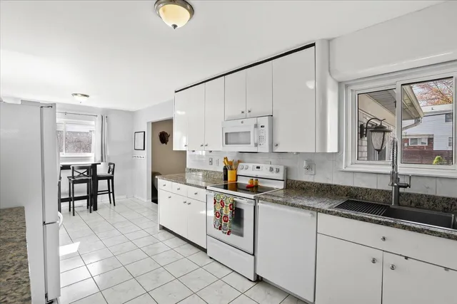 $2,300 | 29945 Everett Street, Southfield, MI 48076